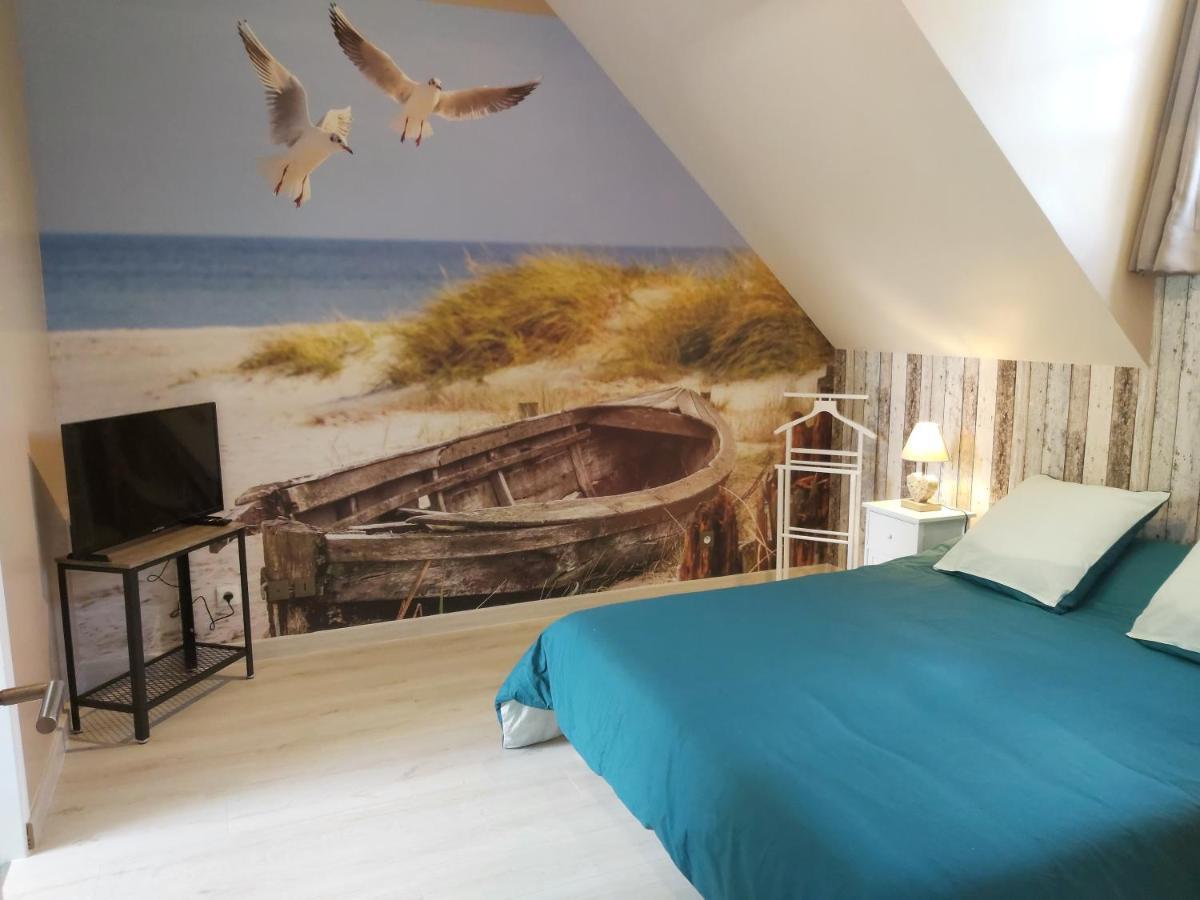 Le Bonheur Des Plumes Bed and Breakfast Montmartin-en-Graignes Εξωτερικό φωτογραφία