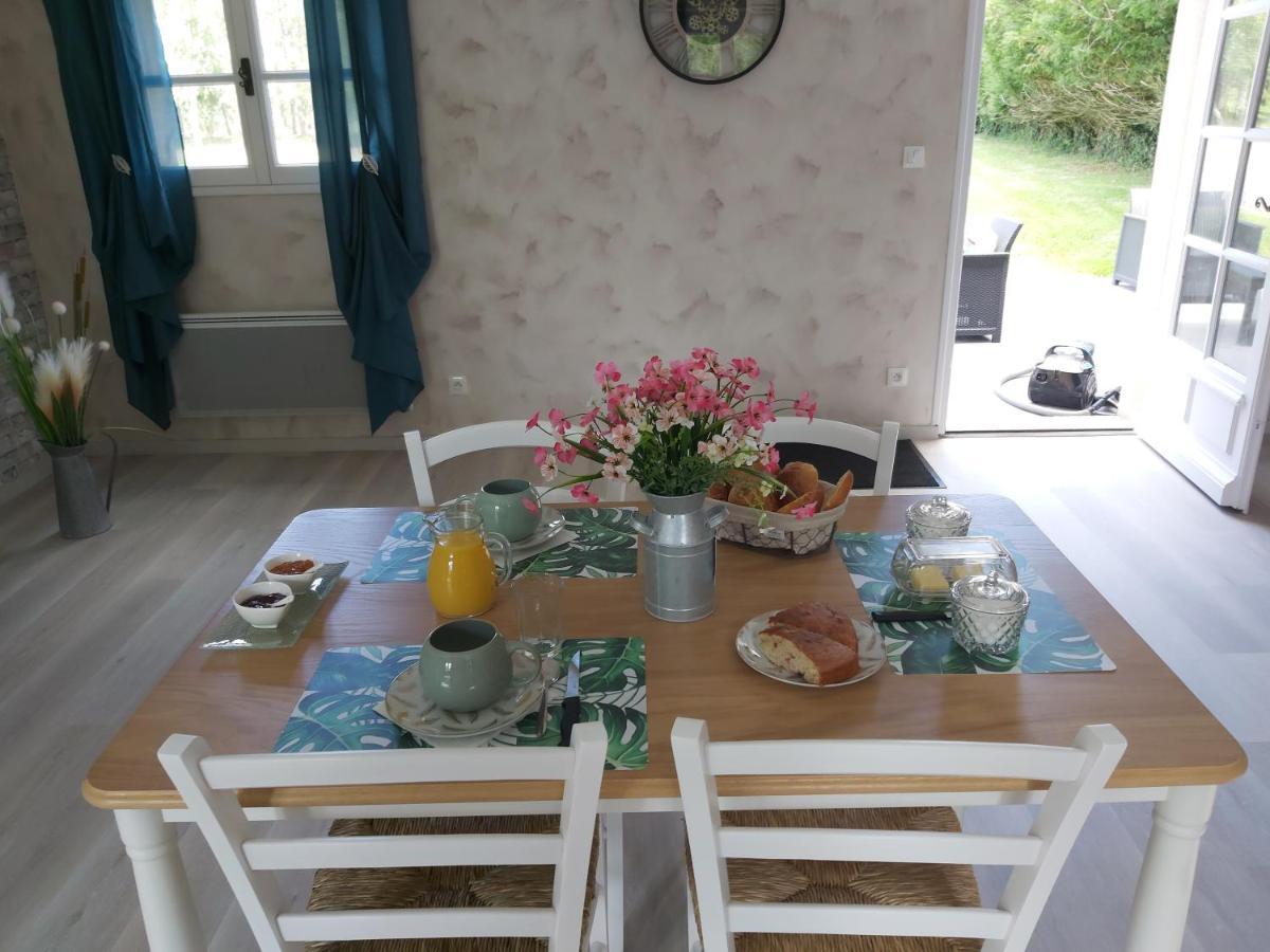 Le Bonheur Des Plumes Bed and Breakfast Montmartin-en-Graignes Εξωτερικό φωτογραφία