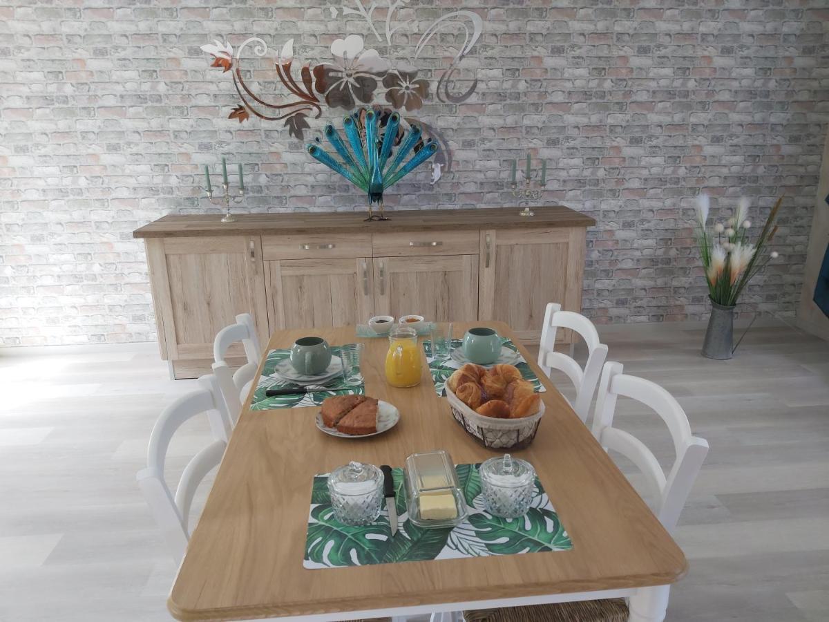 Le Bonheur Des Plumes Bed and Breakfast Montmartin-en-Graignes Εξωτερικό φωτογραφία